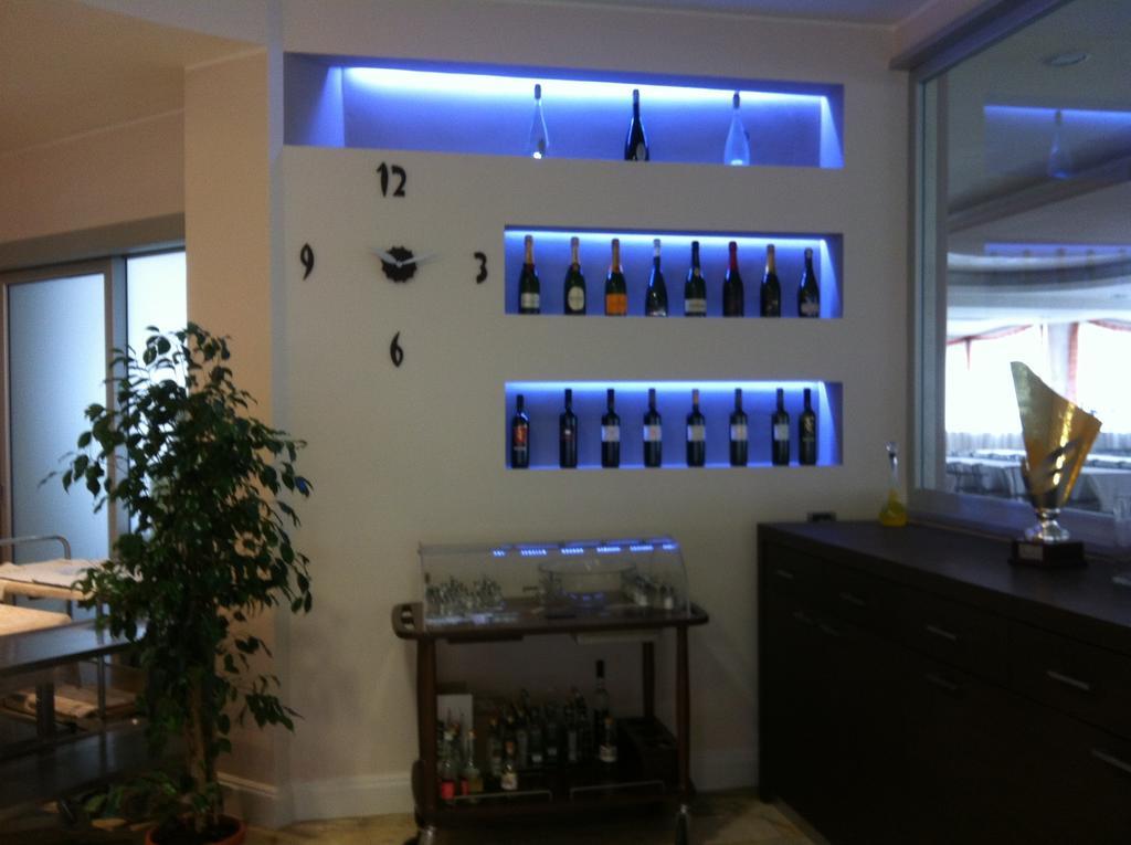 Hotel Ristorante Sbranetta รอซซาโน ภายนอก รูปภาพ