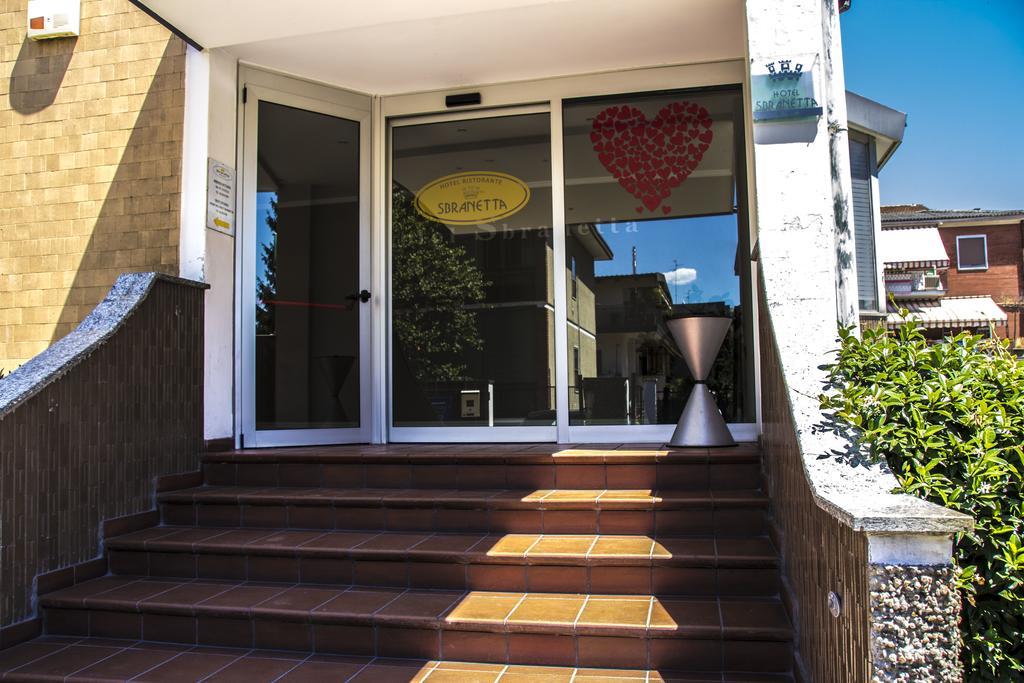 Hotel Ristorante Sbranetta รอซซาโน ภายนอก รูปภาพ