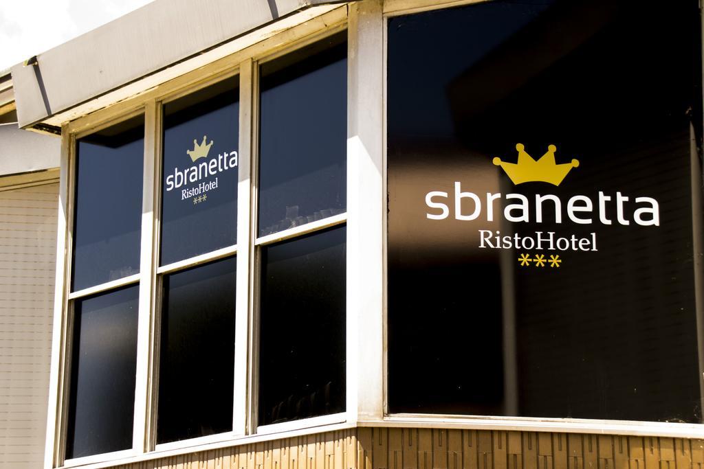 Hotel Ristorante Sbranetta รอซซาโน ภายนอก รูปภาพ